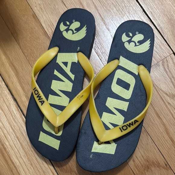 Iowa Hawkeye Flip Flops - Picture 1 of 4
